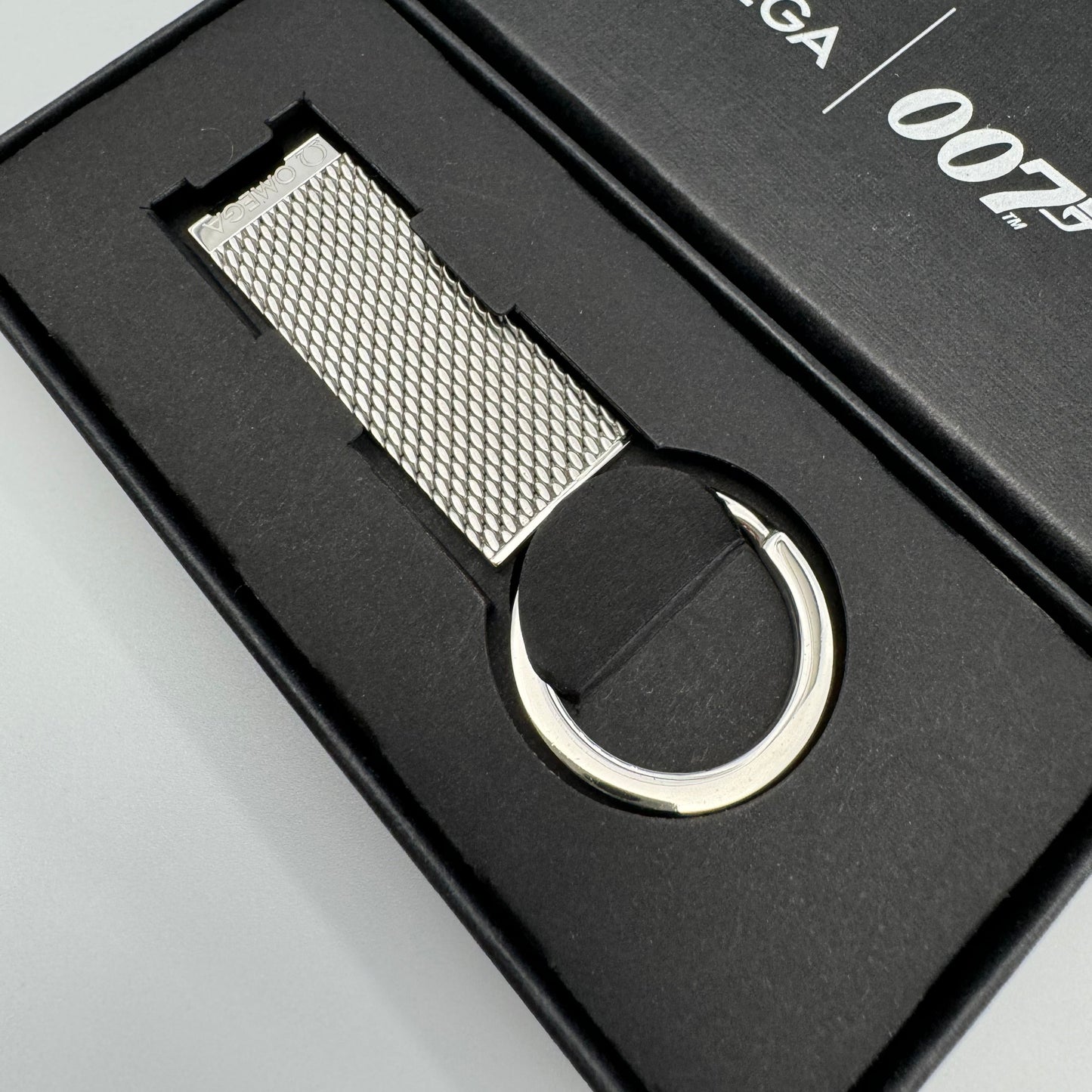 Omega James Bond 007 Milanese Key Ring